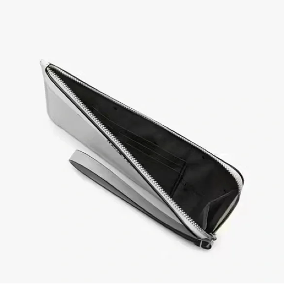 🎄Kate Spade Cream and Gray Wristlet new without tags! Beautiful - Picture 2 of 7